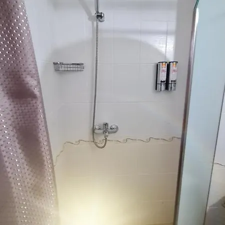 Апартамент Cosy And Spacious 'studio 67' *